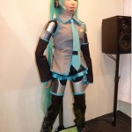 HRP-4C Humanoide - Vocaloid - CEATEC-2009 #1