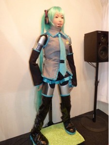 HRP-4C Humanoide - Vocaloid - CEATEC-2009 #1