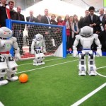 CEBIT 2010 - Robots Nao jouent au Football #1