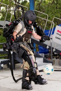 Xos 2 - Exosquelette de Raytheon Sarcos #1