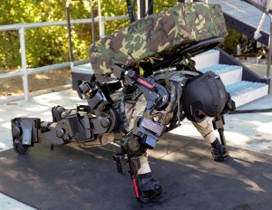 Xos 2 - Exosquelette de Raytheon Sarcos #3