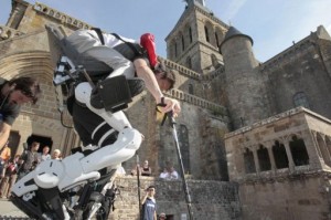 Un Japonais handicapé au Mont-Saint-Michel grace a robot exosquelette #1