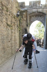 Un Japonais handicapé au Mont-Saint-Michel grace a robot exosquelette #2