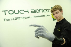 Mercedes - Touch Bionics offrent une Main Robotique #1